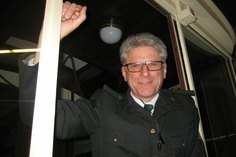 Holger Frenzel in einer alten Straßenbahn. Foto: Eberlein