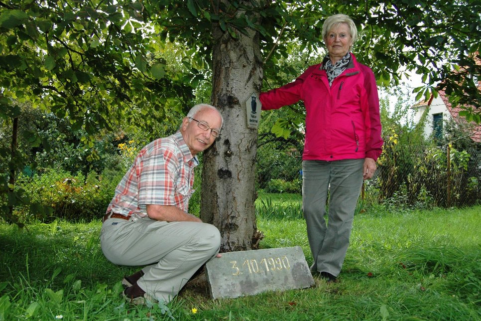 Die Kastanie, die das Ehepaar vor 25 Jahren gepflanzt hat, ist zu einem staatlichen Baum geworden. Foto: Pohl