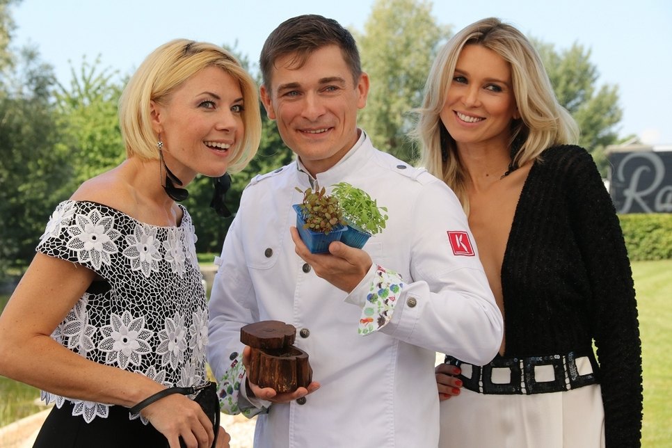 Sängerin und Moderatorin Sylvi Piela, Spicehunter Marcel Thiele und Model Katja Kühne (v.l.) moderieren, kochen und zeigen schicke Mode.