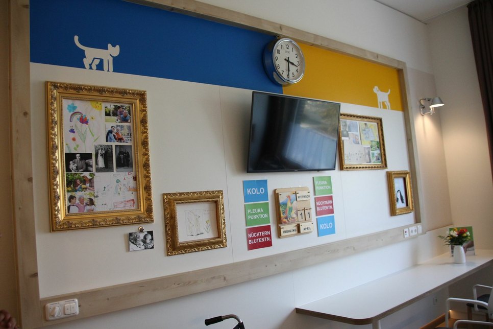 Großes Wandboard in den Patientenzimmern für persönliche Botschaften.