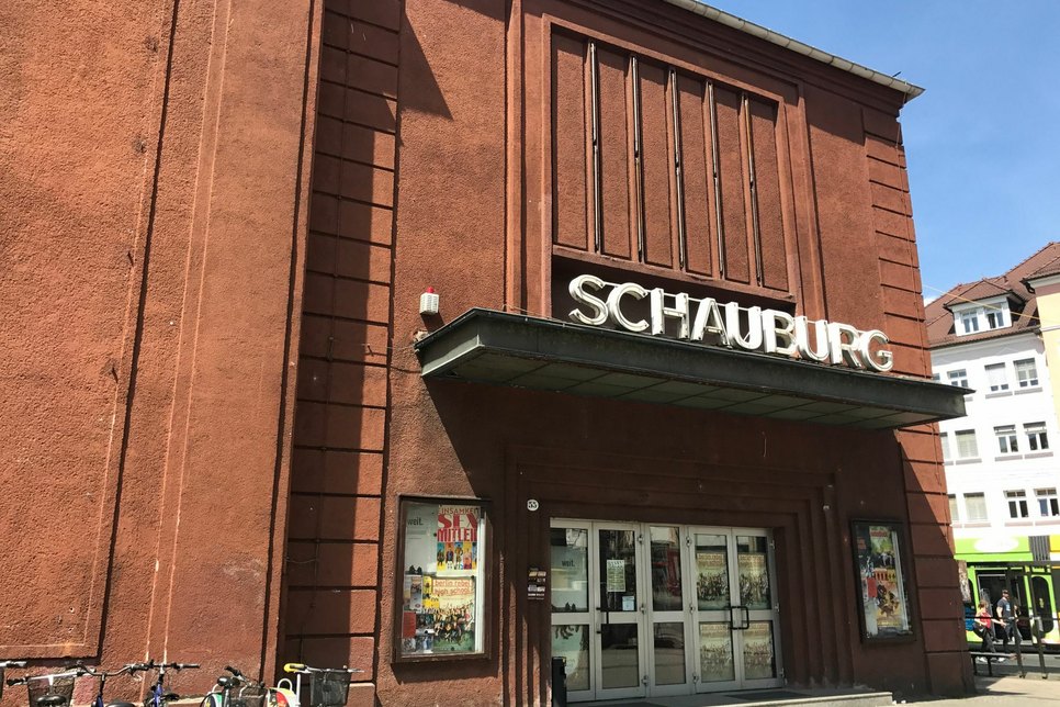 Die Schauburg wird am 15. Oktober 90 Jahre alt. Derzeit laufen Sanierungsarbeiten in dem Kino.           Foto: Archiv