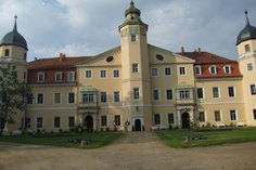 In Ottendorf-Okrilla hat man große Pläne mit dem Hermsdorfer Schloss. In den historischen Räumlichkeiten sollen auch gastronomische Einrichtungen - gedacht ist an ein Schlosscafé und -restaurant - etabliert werden. Um künftig mehr Besucher anzulocken.