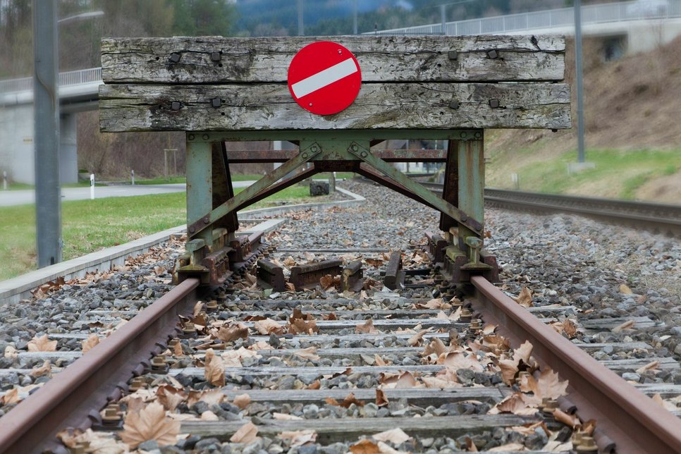 Bau an den Bahnstrecken rund um Großenhain bringt Behinderungen. Bis Dezember soll der „Spuk“ vorbei sein.