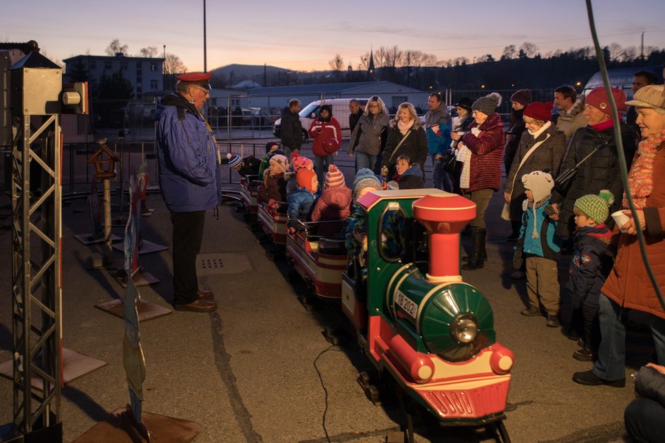 Kinder sind herzlich eingeladen, mit der kleinen Eisenbahn, ohne Fahrschein, mitzufahren. Foto: PR