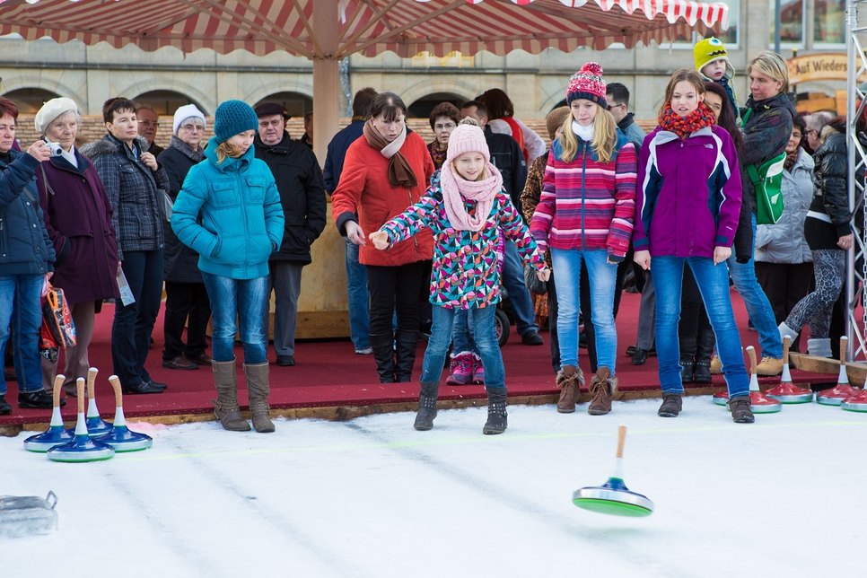 Eisstockschießen beim Dresdner Winterzauber. Foto: René Schön
