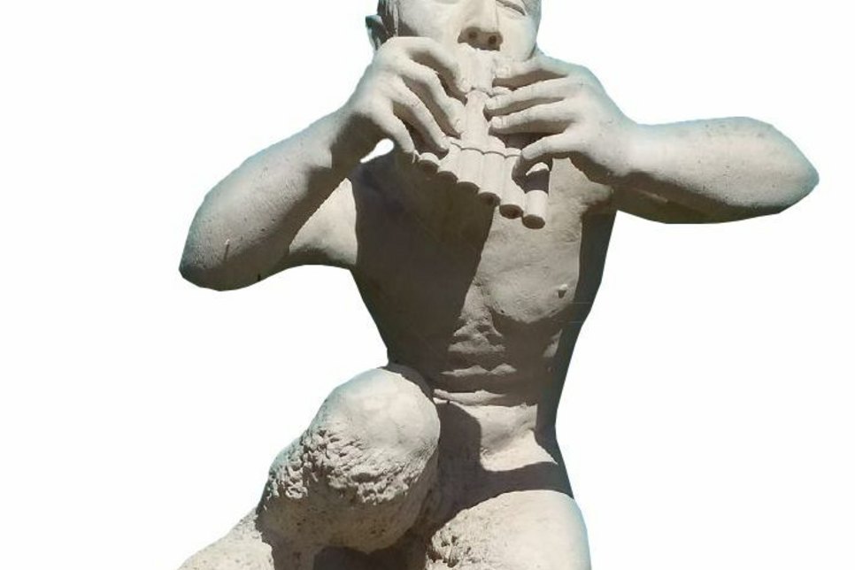 Skulptur des Faun soll im neuen Naturerlebnisbad wieder aufgestellt werden.  Fotos: Stadt/ Farrar