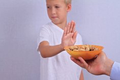 Erdnüsse, nein danke: Das beliebte Knabberzeug gehört zu den Lebensmitteln, die Allergien auslösen können. Foto: glisic_albina/fotolia.de