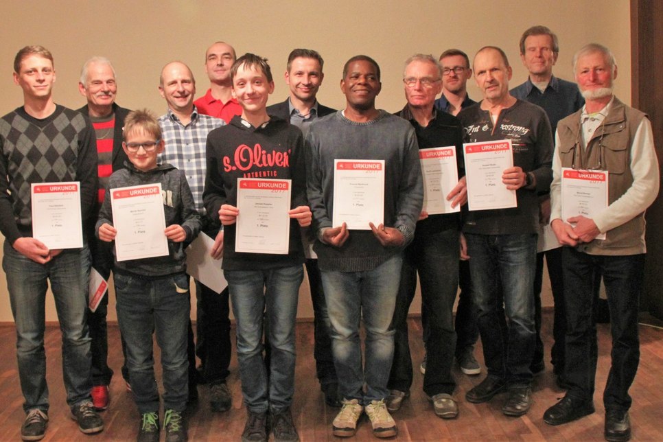 ...und alle männlichen Altersklassensieger. Foto: Weser