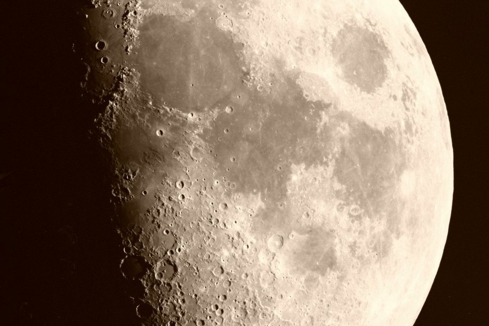 Tatsächlich wird der Mond am 7. August nicht so tief in den Erdschatten eintauchen wie auf diesem Bild. Foto: Astroclub Radebeul