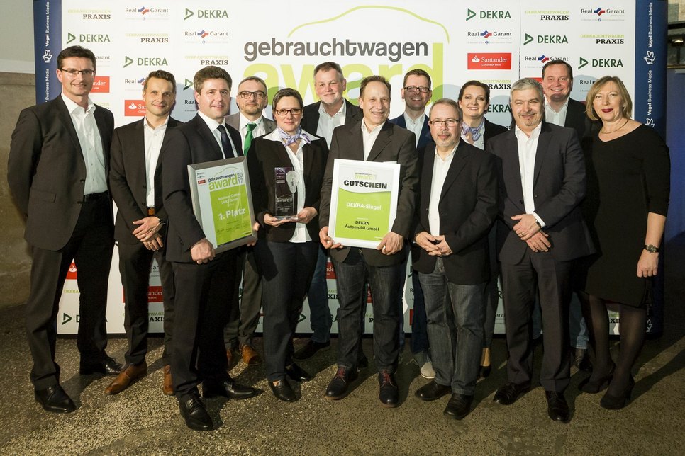Bei den GWA-Awards sicherte sich das Team vom Autohaus Cottbus den 1. Platz als bester Gebrauchtwagenhändler Deutschlands. Foto: Agentur