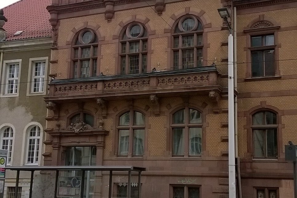 Kreisständehaus in der Bahnhofstraße  24, Eingangsachse mit Portal und Dachhäuschen. Foto: Lewandrowski