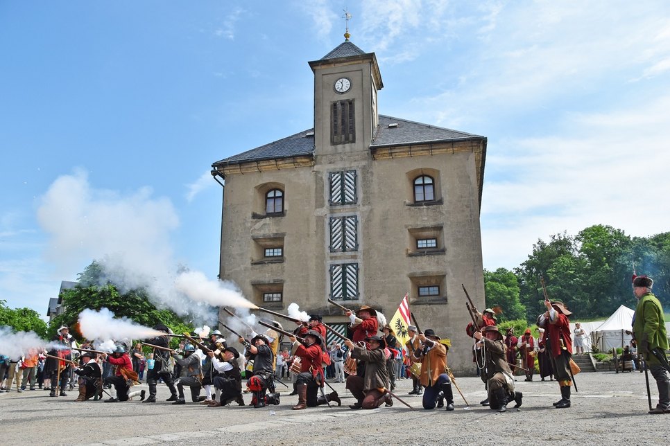 Musketiere vor der Magdalenenburg auf der Festung Königstein. Foto: Festung Königstein