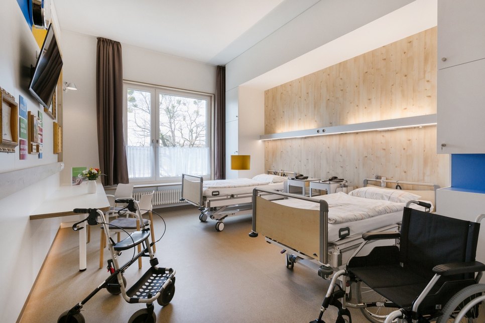 Die Patientenzimmer der neuen Station sind alters- und demenzsensibel konzipiert und eingerichtet.  Fotos: Joseph-Stift