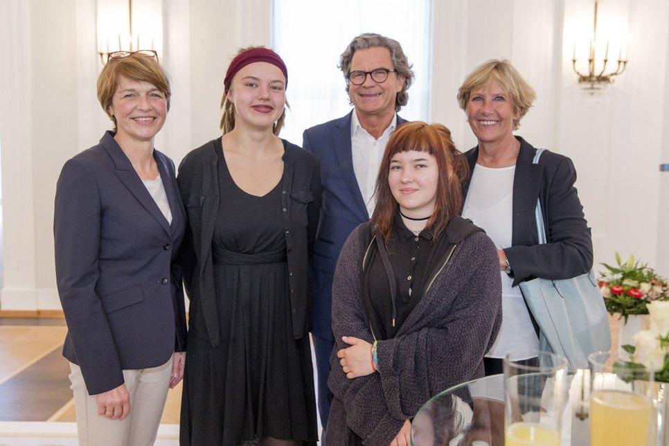 Von links: Elke Büdenbender, Saskia Richter, Dr. Florian Langenscheidt, Gabriele Quandt und Victoria Lee