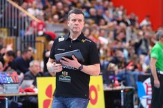 Der DSCVOLLEY Erfolgstrainer Alexander Waibl ist mit sofortiger Wirkung neuer Bundestrainer der DVV-Frauen und folgt Vital Heynen, der den Deutschen Volleyball-Verband unerwartet und kurzfristig um Vertragsauflösung bat.