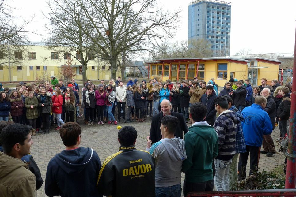 Die Schulgemeinschaft der Freien Waldorfschule Cottbus begrüßte herzlich zehn unbegleitete minderjährige Flüchtlinge in den Klassen 8 bis 12. Foto: PR