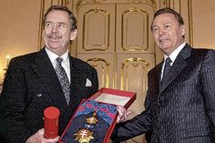Präsidenten unter sich: Vaclav Havel und Rudolf Schuster 2003 in Bratislava. Foto: CTK