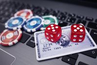 https://pixabay.com/de/photos/casino-gewinnspiel-online-gewinn-4518183/