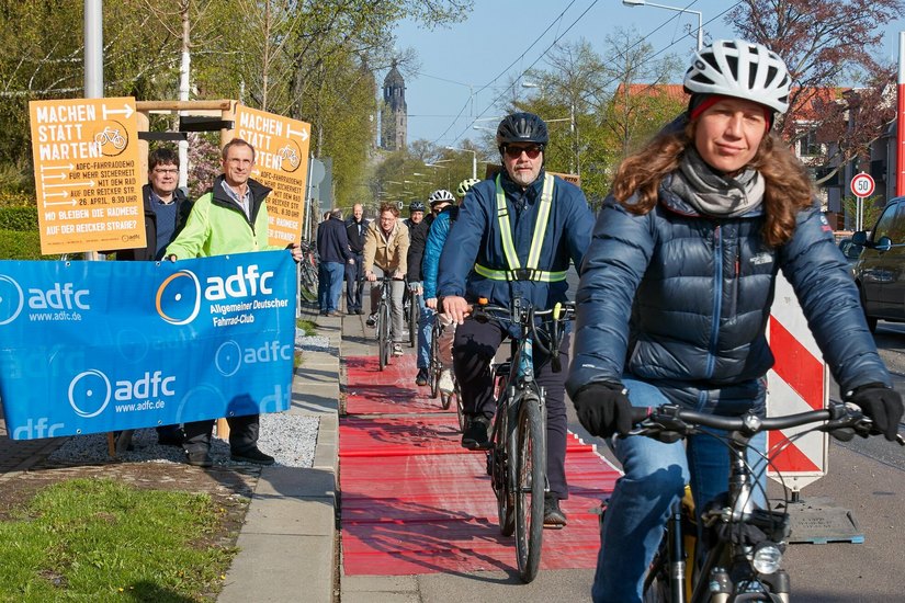 Fahrrad-Demo auf der Reicker Straße im April 2022.