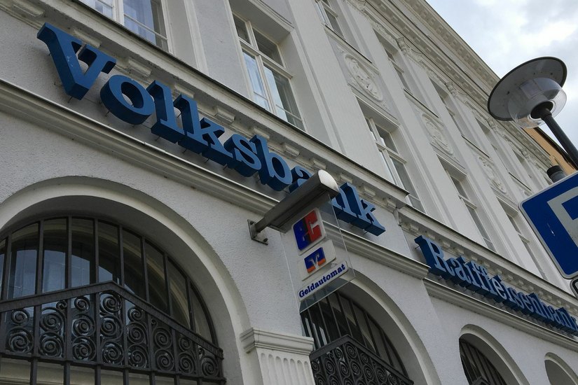 Die Volksbankhauptstelle am Elisabethplatz ist eine von neun Geschäftsstellen der Bank. Foto: Keil