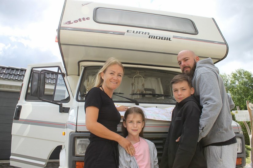Familie Kasprzyk steht in den Startlöchern. Stefanie und Andreas sowie ihre Kinder Collin (12) und Cate (7) freuen sich schon riesig auf die Europareise mit ihrem Wohnmobil »Lotte«.