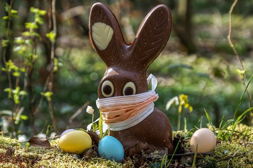 Auf den Osterhasen ist Verlass. Er versteckt auch trotz der anhaltenden Corona-Krise bunte Eier. Nur muss natürlich auch er sich an Sicherheitsvorkehrungen halten. Foto: pixabay