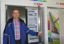Elektrotechniker Jens Vogel geht mit dem Familienunternehmen in das 50. Jahr seines Bestehens. Foto: Farrar