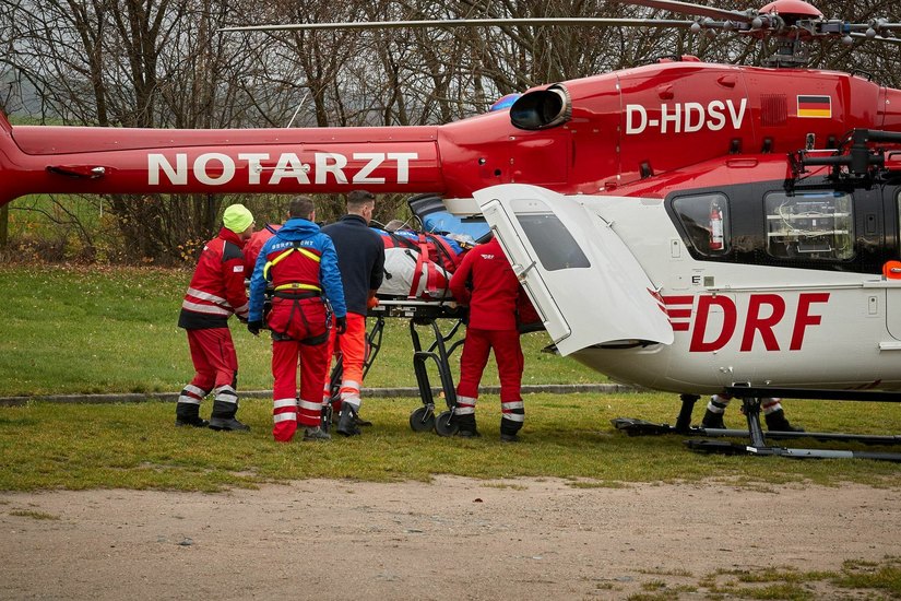 Die 60-Jährige musste per Hubschrauber ausgeflogen werden. Foto: Marko Förster