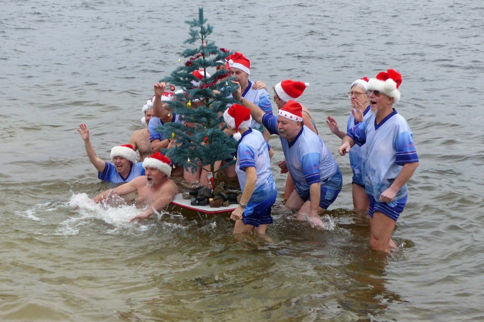 Die Senftenberger Pirrlliepausen gehen auch am 23. Dezember wieder ins Wasser. Foto: FF