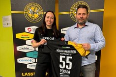 Alicja Pekala mit Sportvorstand Andreas Baier.
 Foto. HC Rödertal