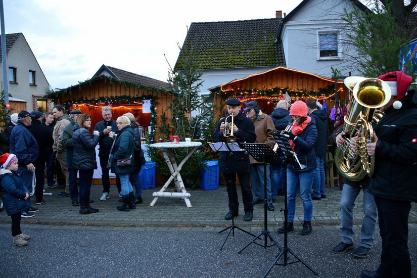 Zum 25. Weihnachtsmarkt der Gemeinde Märkische Heide wird nach Biebersdorf geladen.