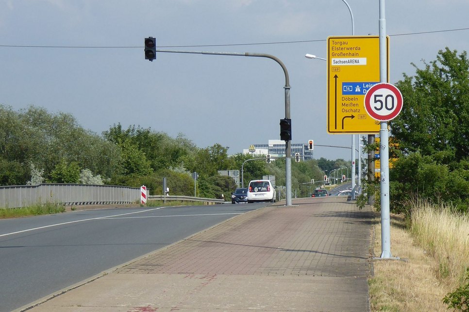 Brücke Nr. 40 an der Rostocker Straße in Riesa-Weida wird bald saniert. Fotos: Farrar