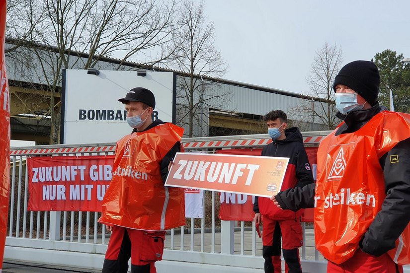 Die Beschäftigten bei Alstom - ehemals Bombardier - streikten vor den Werkstoren in Bautzen. Foto: IG Metall Ostsachsen