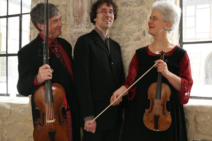Anne Schumann (Violine), Heide Schwarzbach (Violine), Klaus Voigt (Violoncello)  Foto: PR