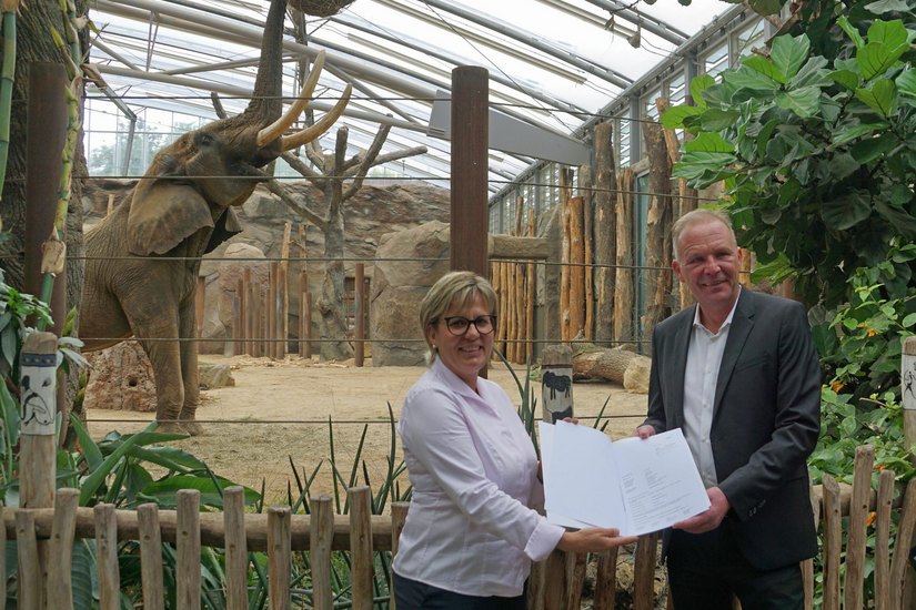 Sachsens Kultusministerin Barbara Klepsch und Zoodirektor Karl-Heinz Ukena. Foto: Zoo Dresden