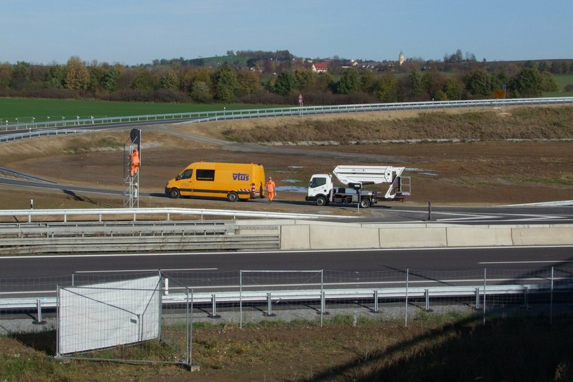 Am Mittwoch wurde das Teilstück der Staatsstraße zwischen Radeberg und der A4-Anschlussstelle Pulsnitz für den Verkehr freigegeben.