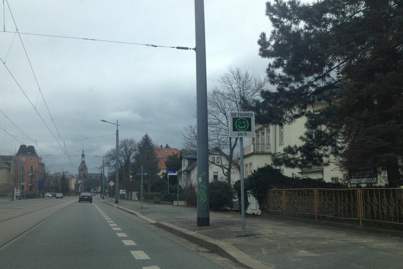 Die neue Tempotafel auf der Meißner Straße wurde von der Stadt aufgestellt.                                              Foto: Schramm