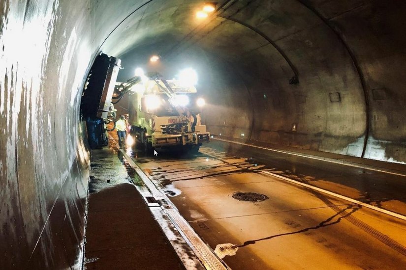 Reinigungsarbeiten im Tunnel Königshainer Berge. Foto: Autobahn GmbH des Bundes