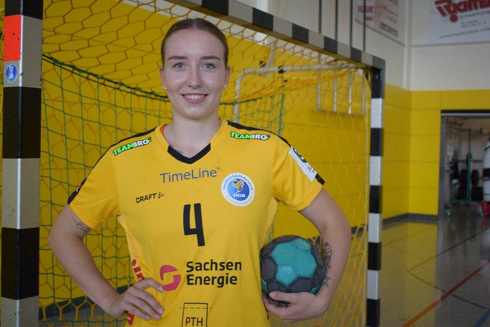 Julia Mauksch spielt seit ihrer Kindheit beim HC Rödertal. Nach der langen Verletzungspause möchte die Spielerin wieder voll angreifen. Foto: spa