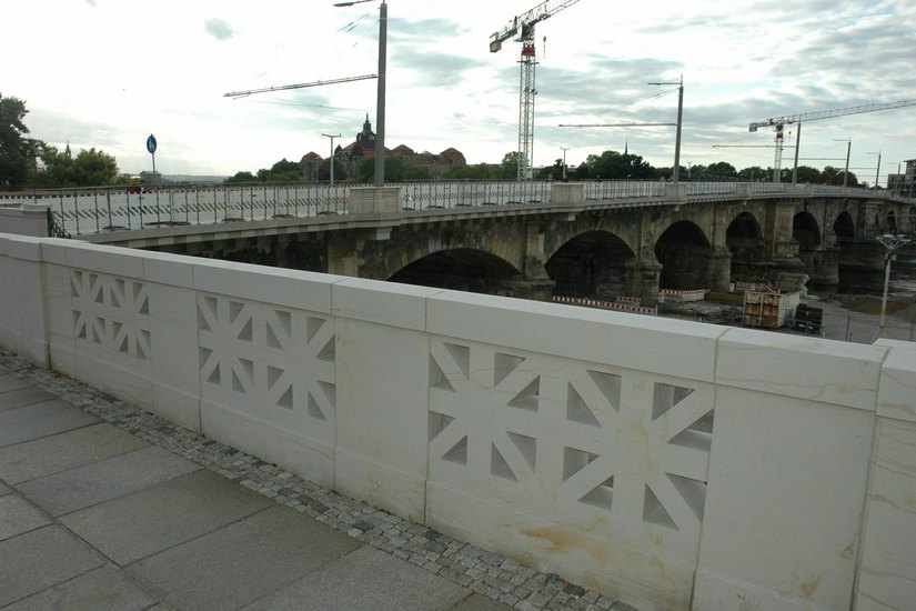 Auch die Betonelemente an den Brückenköpfen sind erneuert.