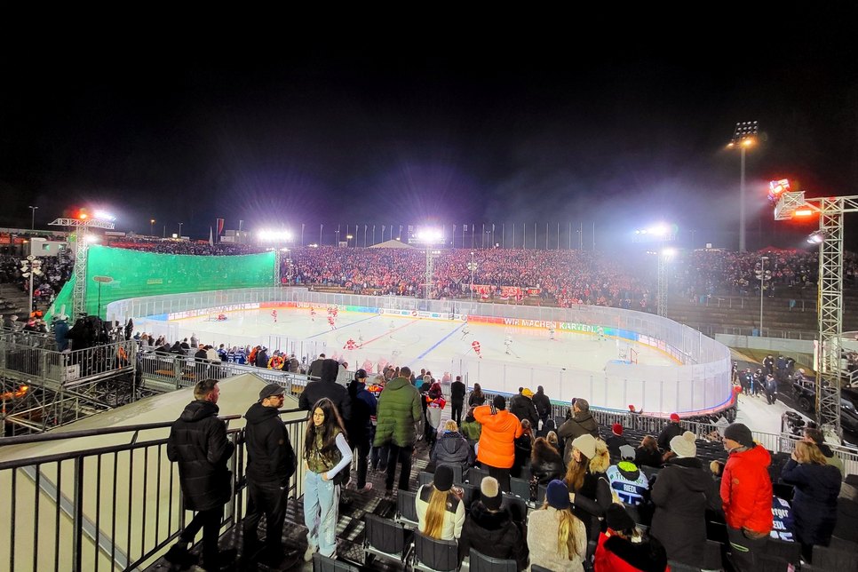 12.400 Zuschauer sahen das Sachsenderby - Eispiraten vs. Eislöwen