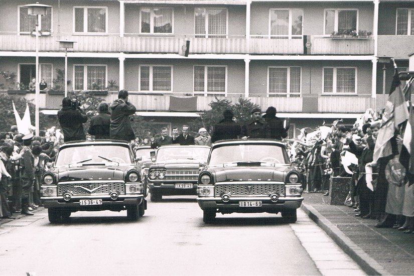 Fahrt von Assad, Honecker und Walde durch Cottbus. Foto: Erich Schutt