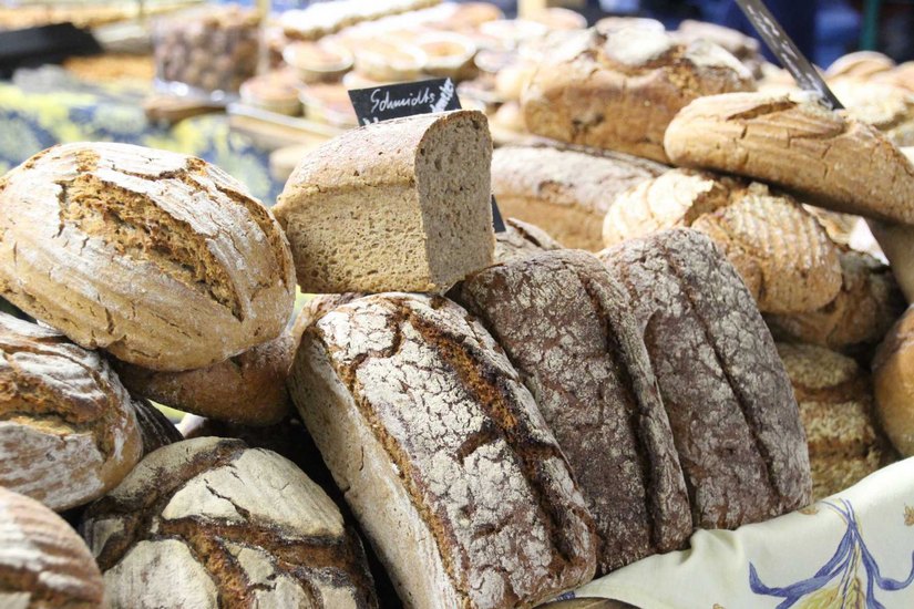 Lecker: Brot am Stand der Bio-Bäckerei Schmidt aus Cottbus. Foto: jho