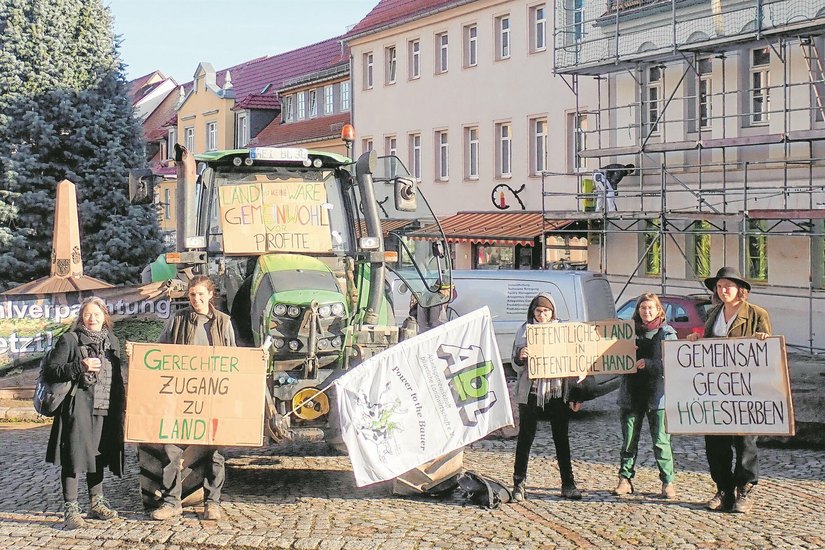 Kundgebung der lokalen Bauern vor dem Nossener Rathaus.