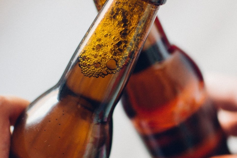 Wer gegen das Alkoholverbot verstößt, dem droht ein Bußgeld von bis zu 1.000 Euro.