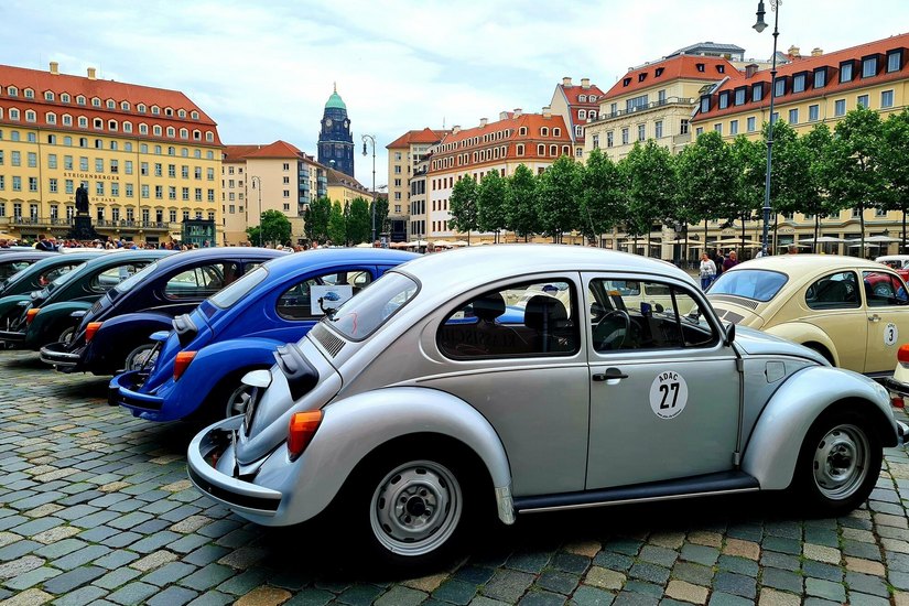 VW-Käfer-Treffen vor der Dresdner Frauenkirche.