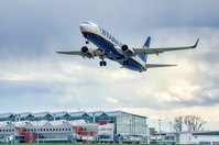 Am 10. April startet eine Maschine der Fluggesellschaft Ryanair von Dresden nach Mallorca. Foto: Ronald Bonss