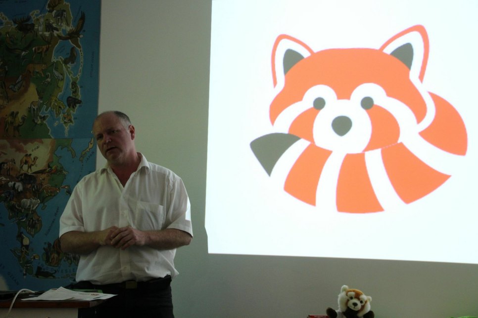 Tierparkdirektor Dr. Sven Hammer stellte das neue Logo am 14. Mai vor. Foto: Keil