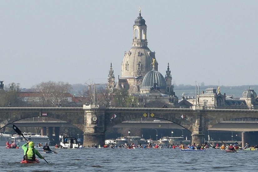 Kanusportler aus Dresden, Pirna und Meißen treffen sich auf dem Wasser.