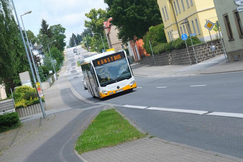 Der Kunstbus steuert am Wochenende sieben Ausstellungsorte in der Oberlausitz an. (Foto: Uwe Nimmrichter)